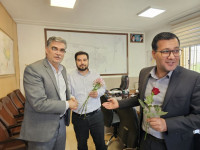 بمنـاسبت 11 اردیبهشت روز جهانی کار و کارگر  از پرسنل قرارداد کارگری مدیریت شهری با اهدای شاخه گل تقدیر شد 