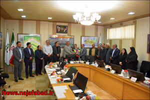 حضور شهردار و معاونین در صحن شورا و تبریک و بزرگداشت هفته شورا