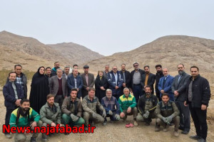 برای ایران از قلب نجف‌آباد؛ آیین درختکاری به نام مادر، به یاد پدر در پارک کوهستان
