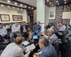 جلسه با حضور تنی چند از مدیران شبکه بهداشت