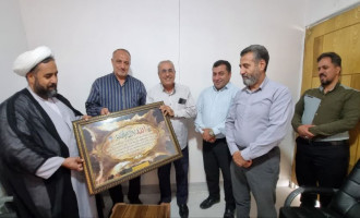 تجلیل شهرداری نجفآباد از امام جمعه یزدانشهر به مناسبت سالروز اقامه نخستین نماز جمعه پس از انقلاب تجلیل شهرداری نجفآباد از امام جمعه یزدانشهر به مناسبت سالروز اقامه نخستین نماز جمعه پس از انقلاب