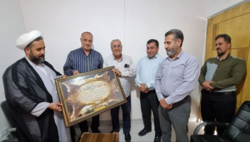 تجلیل شهرداری نجف‌آباد از امام جمعه یزدان‌شهر به مناسبت سالروز اقامه نخستین نماز جمعه پس از انقلاب