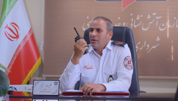 آموزش چهره‌به‌چهره آتش‌نشانان نجف‌آباد برای پیشگیری از غرق‌شدگی نوجوانان در کانال‌های آب