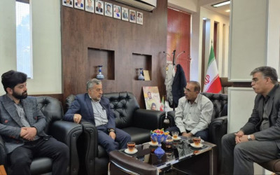 جلسه با حضور جناب آقای مرادی شهردار نجف آباد، معاونین و مدیران ستادی شهرداری نجف آباد با خزائلی رییس سازمان پزشکی قانونی نجف آباد