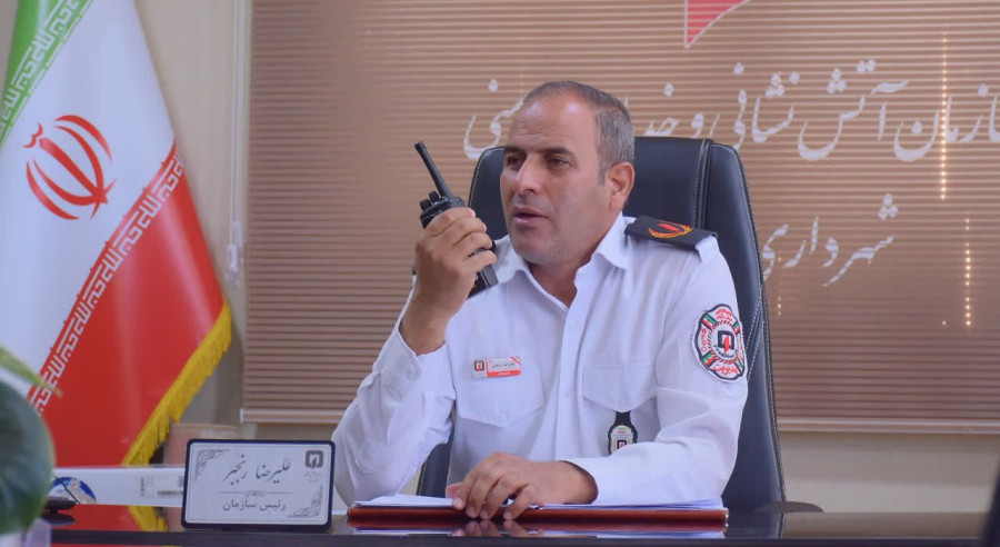 آموزش چهره‌به‌چهره آتش‌نشانان نجف‌آباد برای پیشگیری از غرق‌شدگی نوجوانان در کانال‌های آب